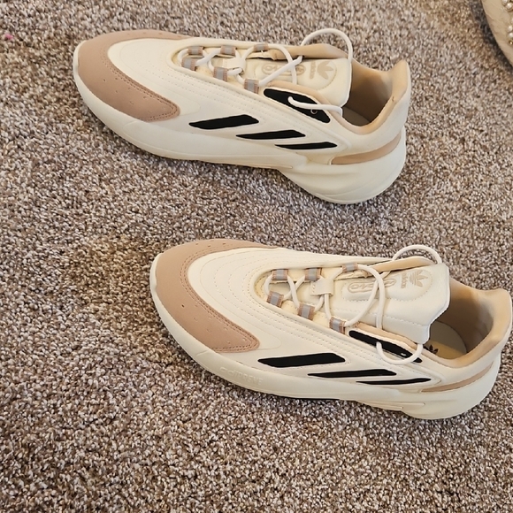 Adidas Beige and Black Sneakers - Picture 3 of 5